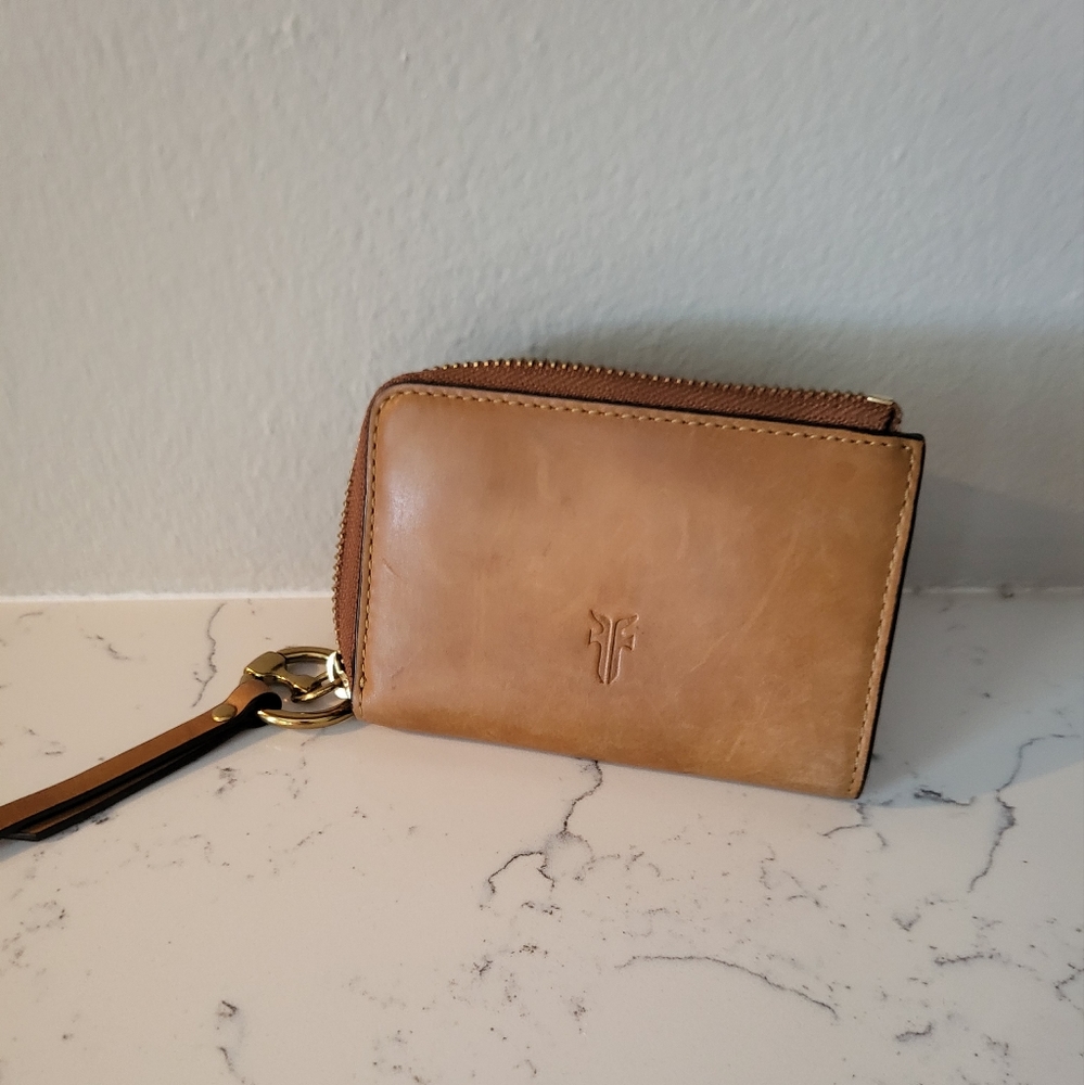 Women's Small Tan frye wallet Excellent Condition